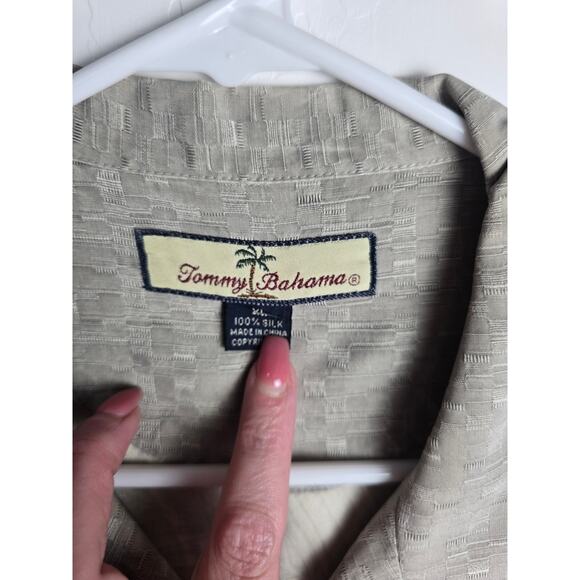 Tommy Bahama 100% Silk size xl wood buttons Hawaiian vacation wear gray - Picture 2 of 7